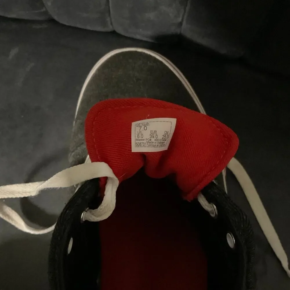 Vans old school, low‎ top skate shoes, youth size 7 gently used